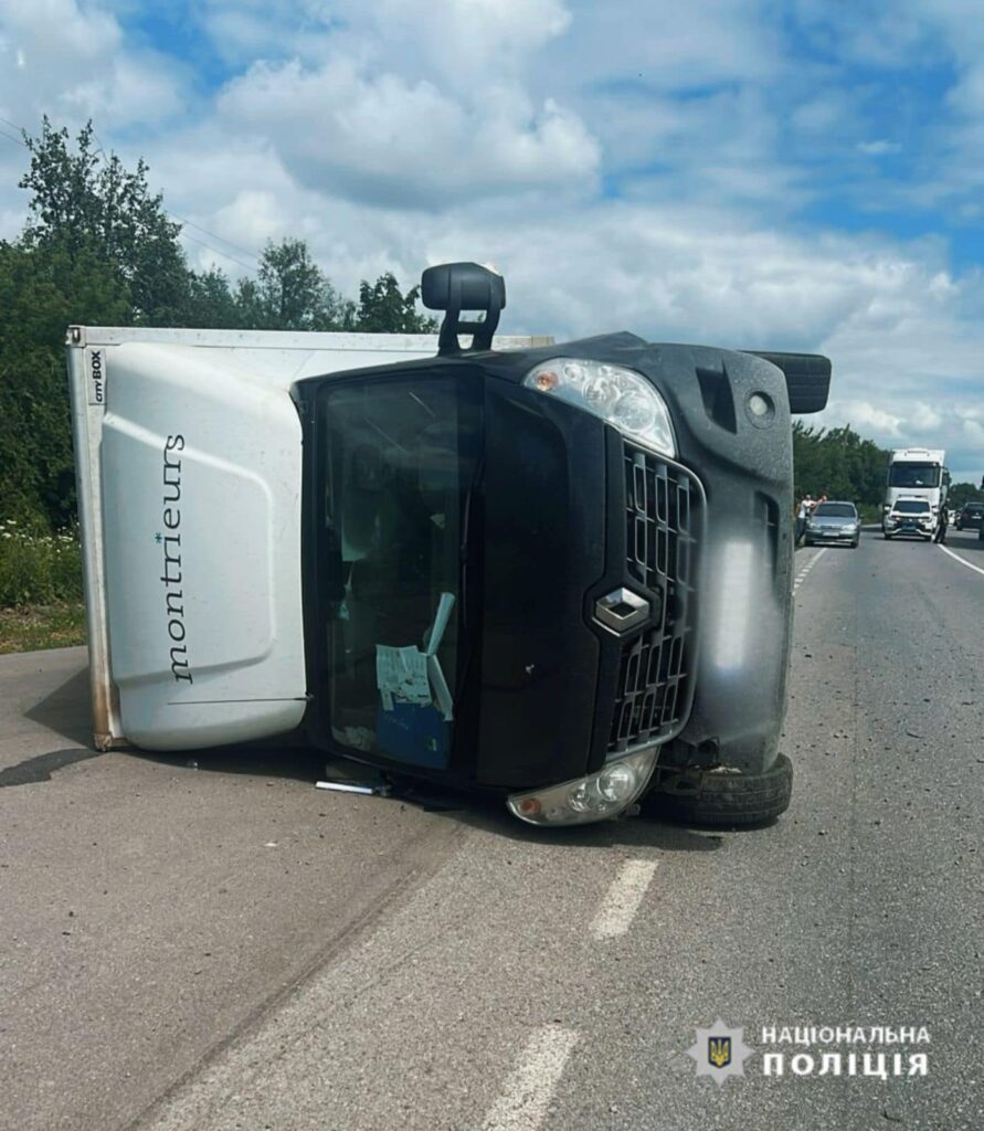 В поліції розповіли подробиці смертельної аварії на Прикарпатті, де загинули дві жінки. ФОТО