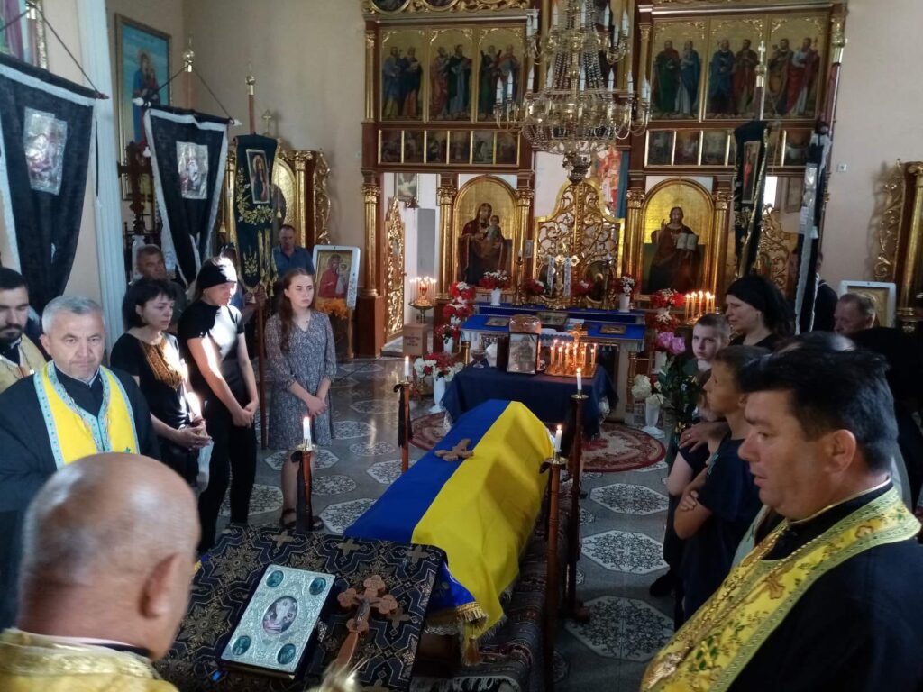 На Городенківщині в останню дорогу провели мужнього воїна Богдана Сивківа