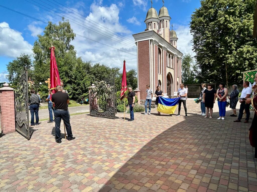 Бурштинська громада попрощалася із полеглим Героєм Андрієм Винником