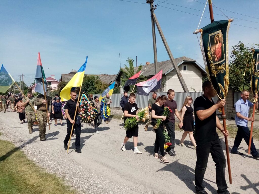 На Городенківщині в останню дорогу провели мужнього воїна Богдана Сивківа