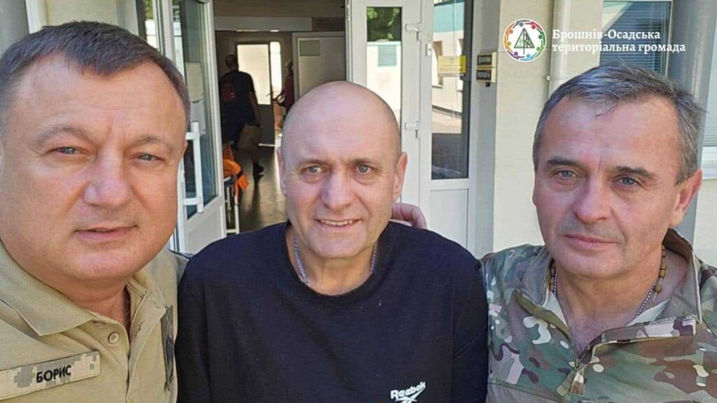Військовий Руслан Черній повернувся у Брошнів-Осаду після полону. ФОТО