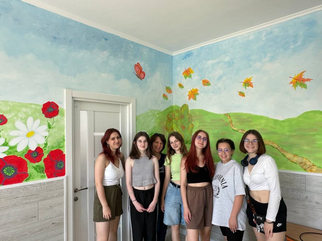 Івано-франківські студенти розписали стіни в Домі матері та дитини с. Горохолина
