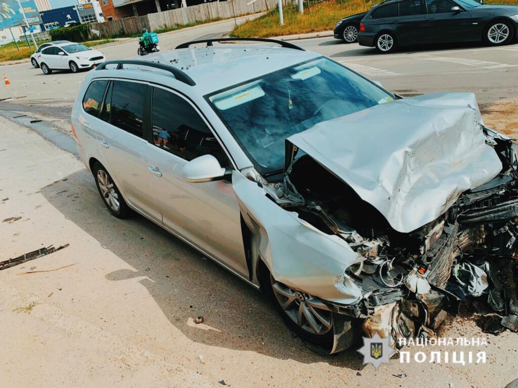 У Франківську 20-річний водій автомобіля «BMW» скоїв аварію. ФОТО