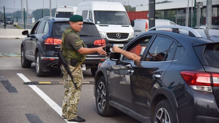 Відтепер QR-код військово-облікового документу можна пред’являти при перетині державного кордону