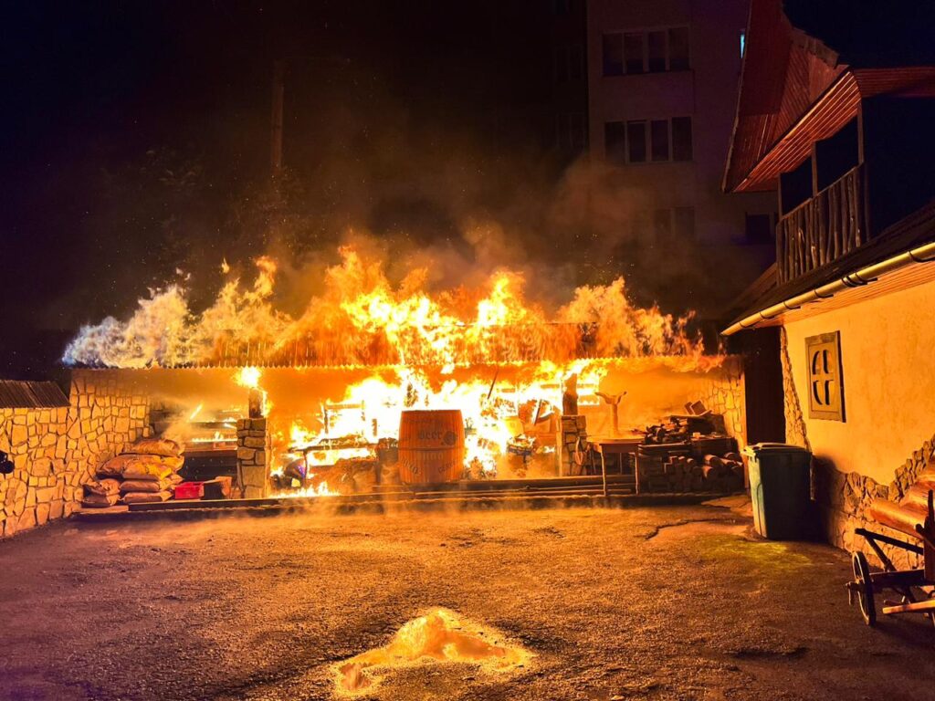 Цієї ночі у Франківську горів популярний ресторан