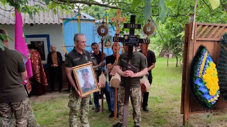 На Прикарпатті попрощалися з полеглим прикордонником Андрієм Назарюком. ФОТО