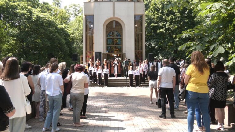 У Франківську вшанували пам'ять дітей, які загинули через війну