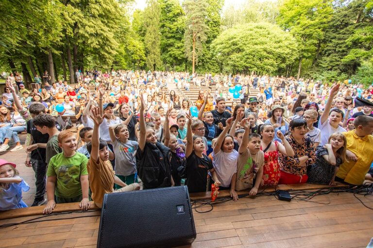 Морозиво ЧЕСНИЙ ПЛОМБІР об'єднало 1 755 франківців у встановленні рекорду