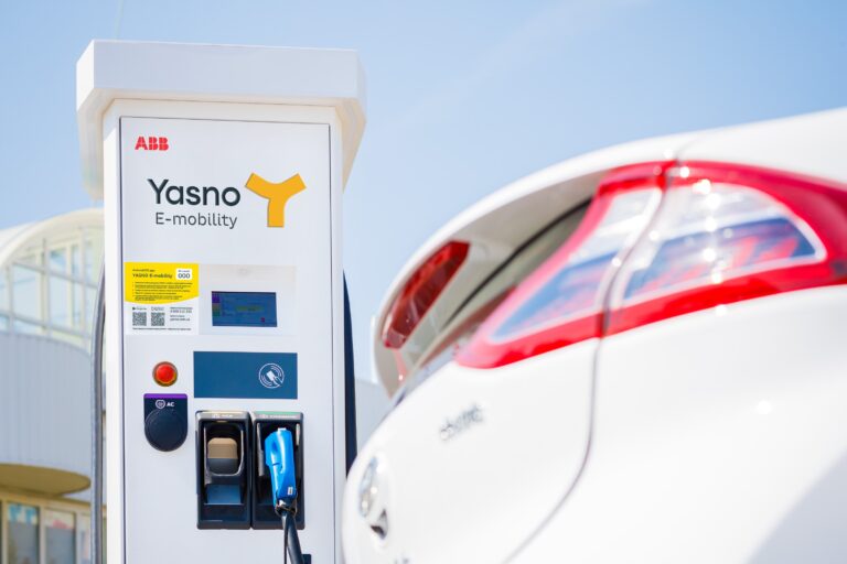 У Івано-Франківську запрацювала нова зарядна станція YASNO E-mobility