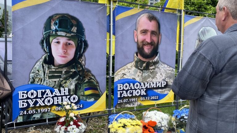 У Ворохті встановили меморіали полеглим воїнам Богдану Бухонку і Володимиру Гасюку