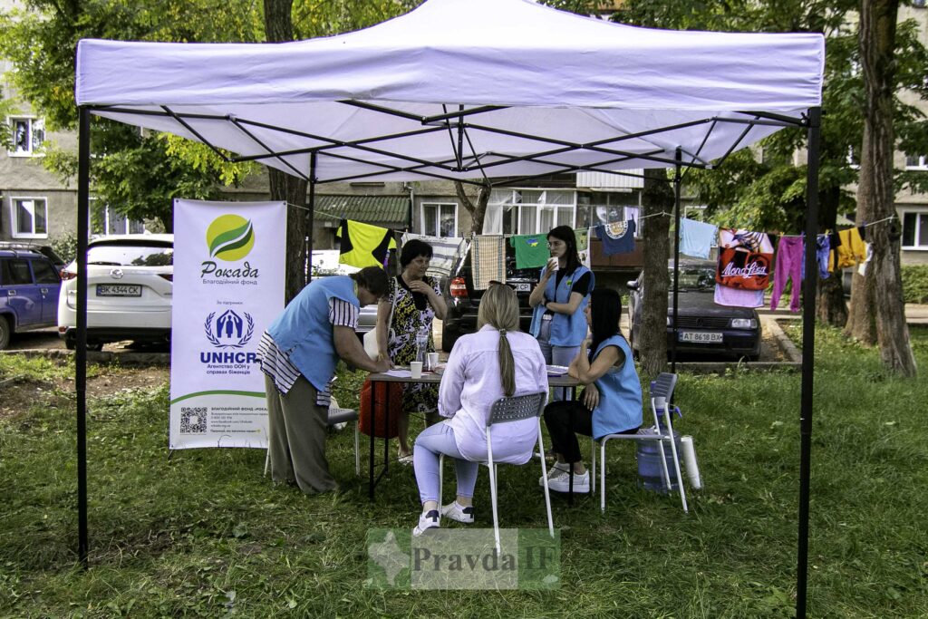 мобільний ЦНАП приймає заяви на відшкодування збитків,відшкодування збитків після російської атаки,На вулиці Береговій мобільний ЦНАП,Питель Богдан