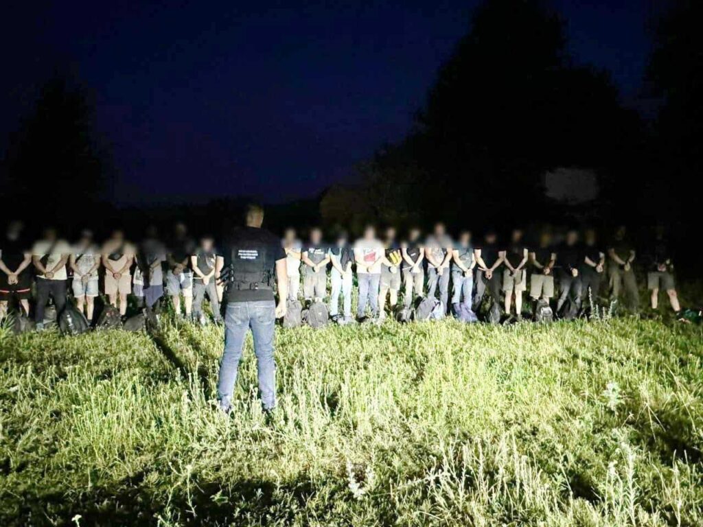 На кордоні з Молдовою затримали 24 чоловіків - серед них прикарпатці