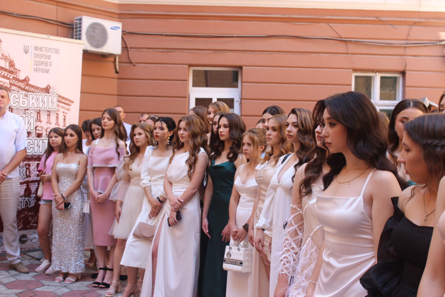 У фаховому медичному коледжі ІФНМУ відбулося урочисте вручення дипломів. ФОТО