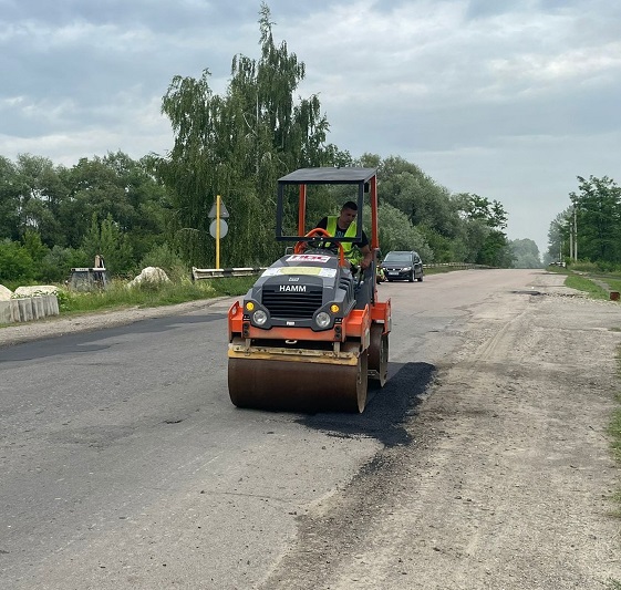 Дорожники ліквідували ямковість на 35 кілометрах доріг Франківщини