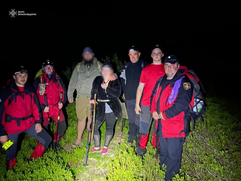 На Прикарпатті у гірській місцевості заблукало подружжя зі Львова. ФОТО