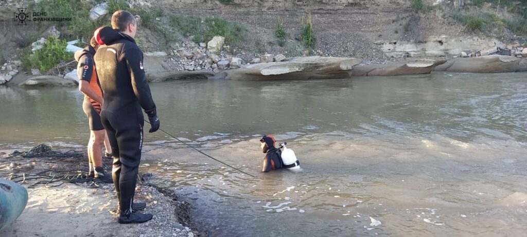 Тривають пошуки 17-річного хлопця на річці Черемош. ФОТО