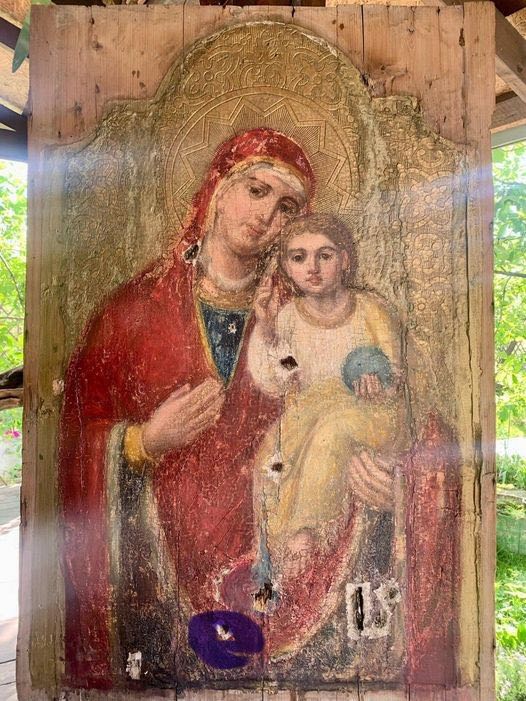 На Прикарпатті реставрують образ з храму, де іконостас був пошкоджений осколками. ФОТО