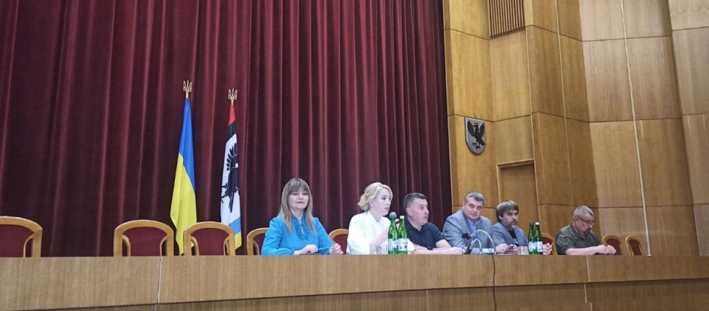 долучитись до будівництва фортифікацій на Донеччині,голова Івано-Франківської ОДА Світлана Онищук,Прикарпатців кличуть долучитись