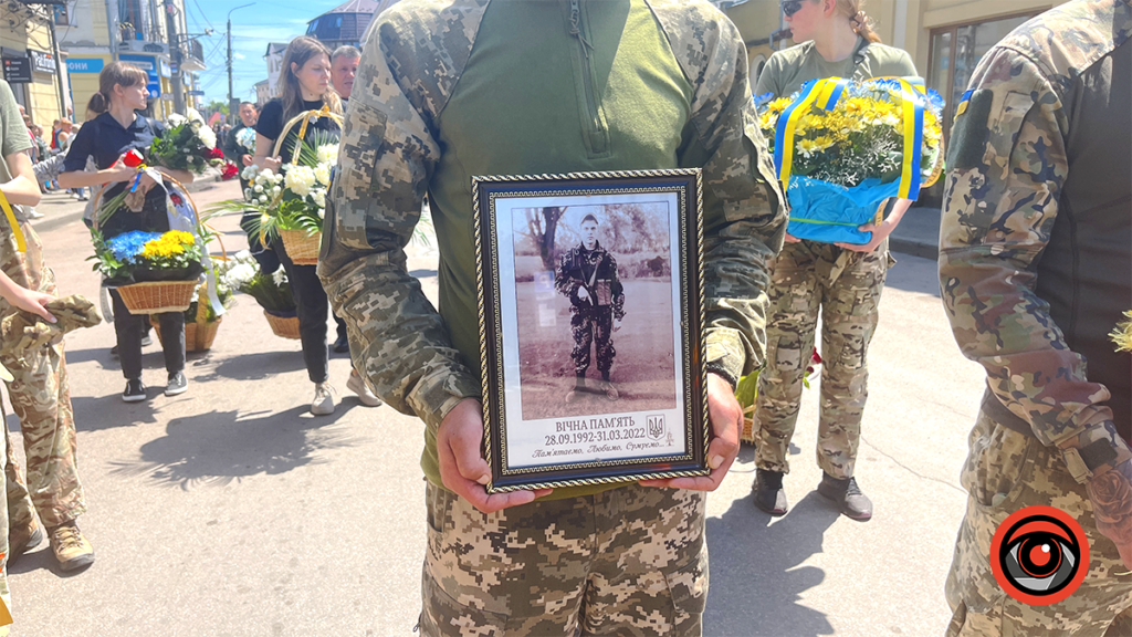 У Коломиї пройшла церемонія перепоховання загиблого воїна Віталія Кулінича