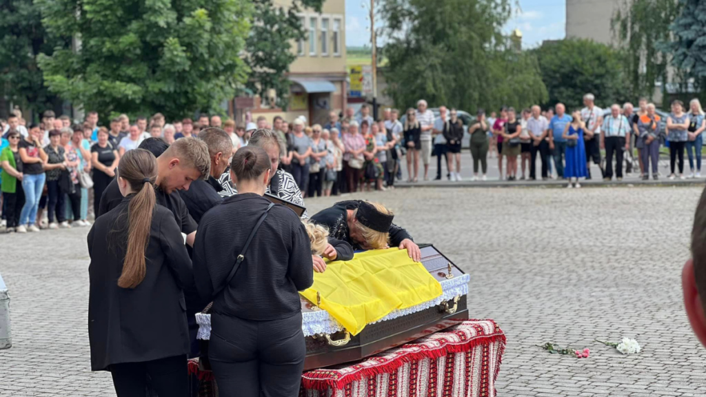 На Прикарпатті з почестями зустріли загиблого Героя Василя Панчака