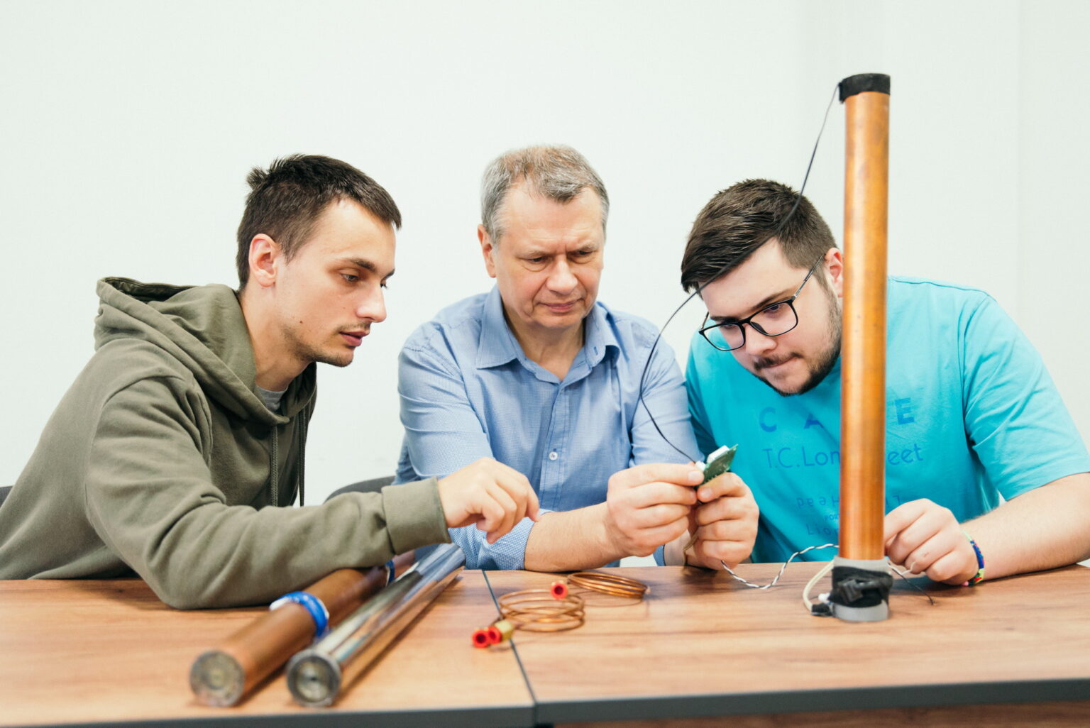 Студенти УКД працюють над створенням нових нагрівальних елементів для опалення приміщень та зігрівання людей,теплові пульсаційні трубки,університет короля данила