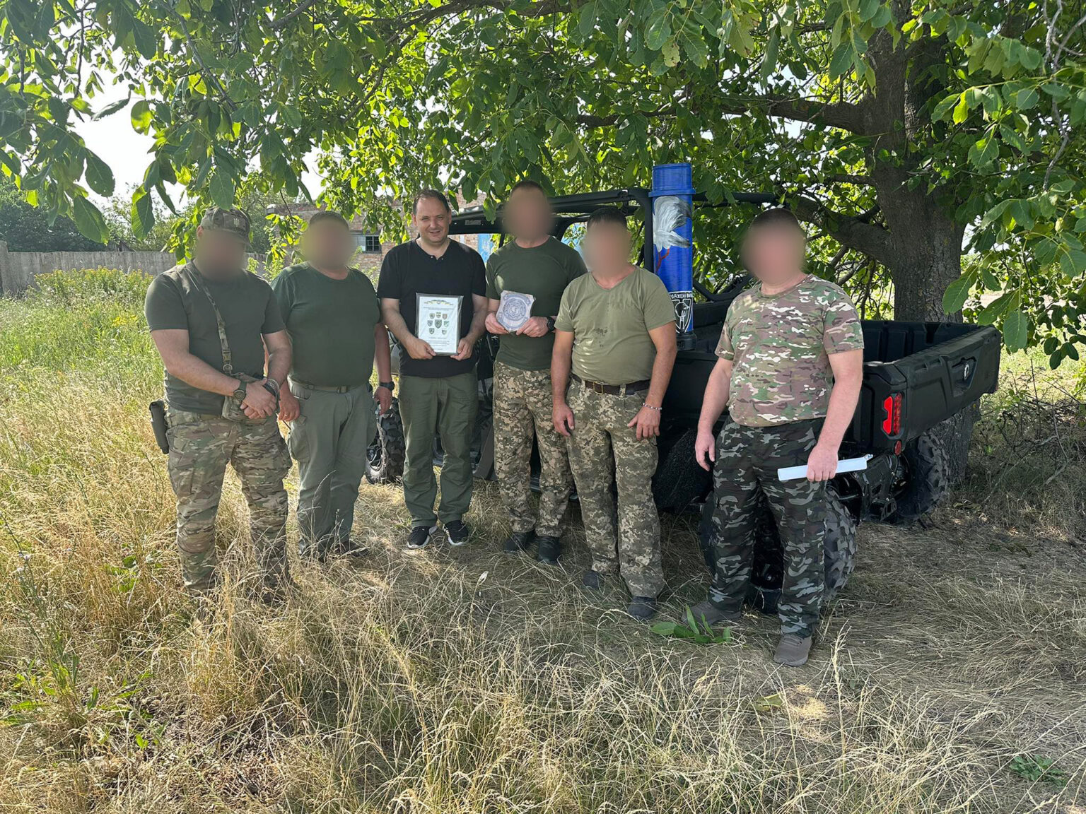 Руслан Марцінків відвідав військових на передовій та привіз їм допомогу