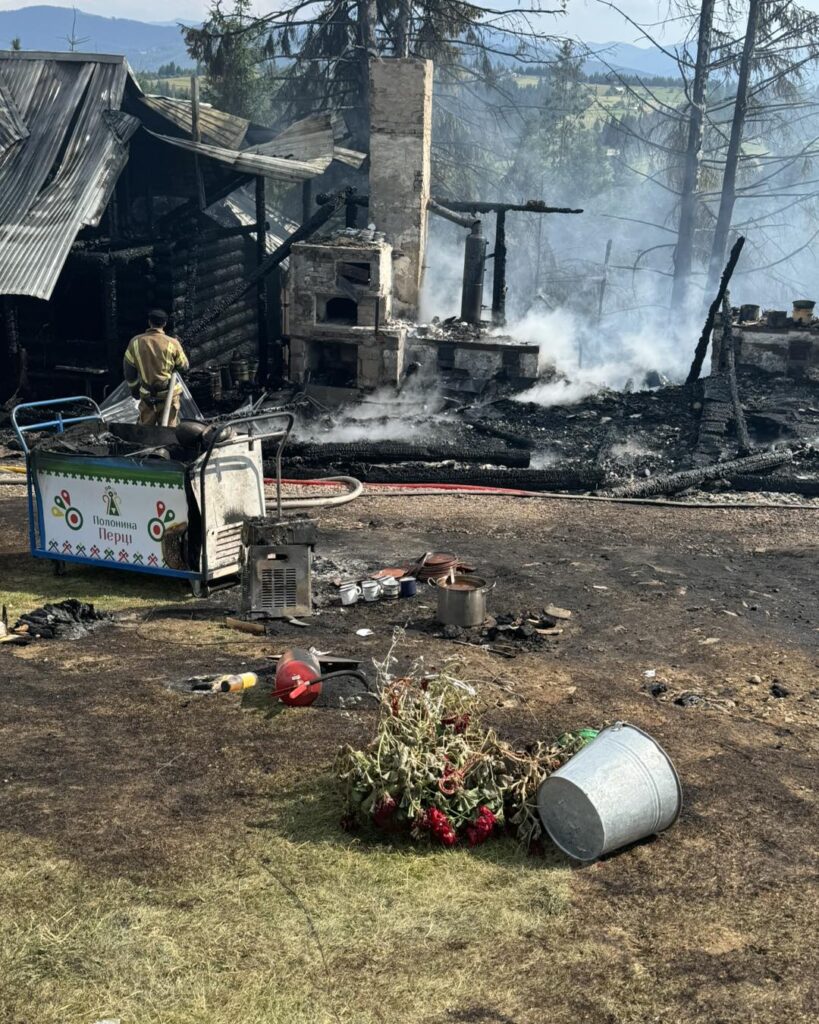 Масштабна пожежа на Полонині Перці в Яблуниці: етнопарк продовжує працювати та потребує допомоги