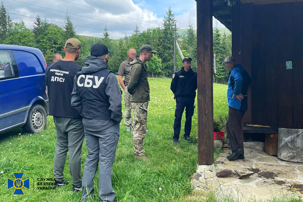 На Прикарпатті знешкодили злочинну групу, яка переправляла військовозобов'язаних за кордон через Карпати «по зеленці»