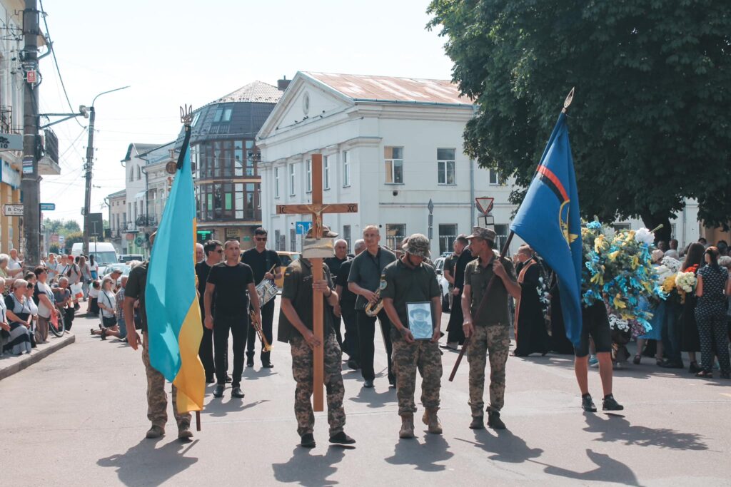 У Коломиї на вічний спочинок провели 24-річного захисника Віталія Мельника