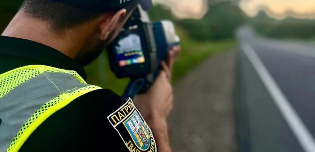 В патрульній поліції нагадали прикарпатським водіям актуальні штрафи за перевищення швидкості