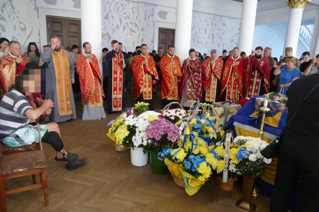 У Калуші провели в останню путь ветерана та волонтера Олега Івахнюка