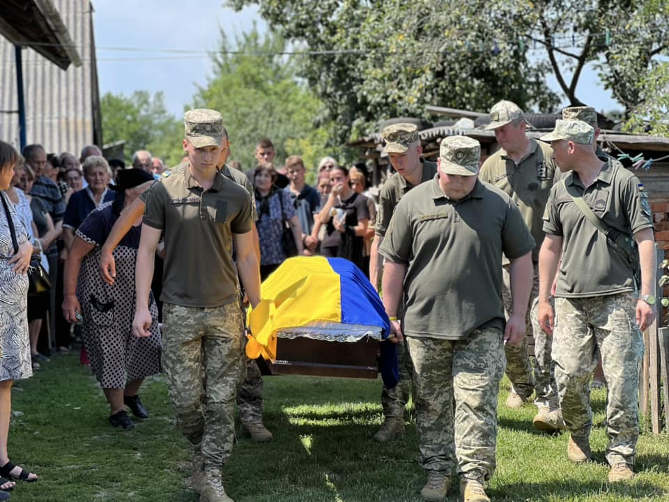 Громада на Прикарпатті провела в останню земну дорогу Героя Андрія Зайцева