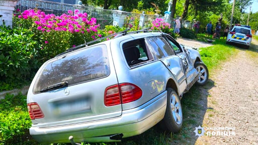 На Прикарпатті п'яний водій спричинив ДТП: загинув пасажир, ще один - в лікарні