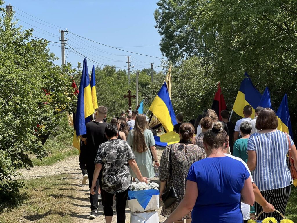 Громада на Прикарпатті провела в останню земну дорогу Героя Андрія Зайцева