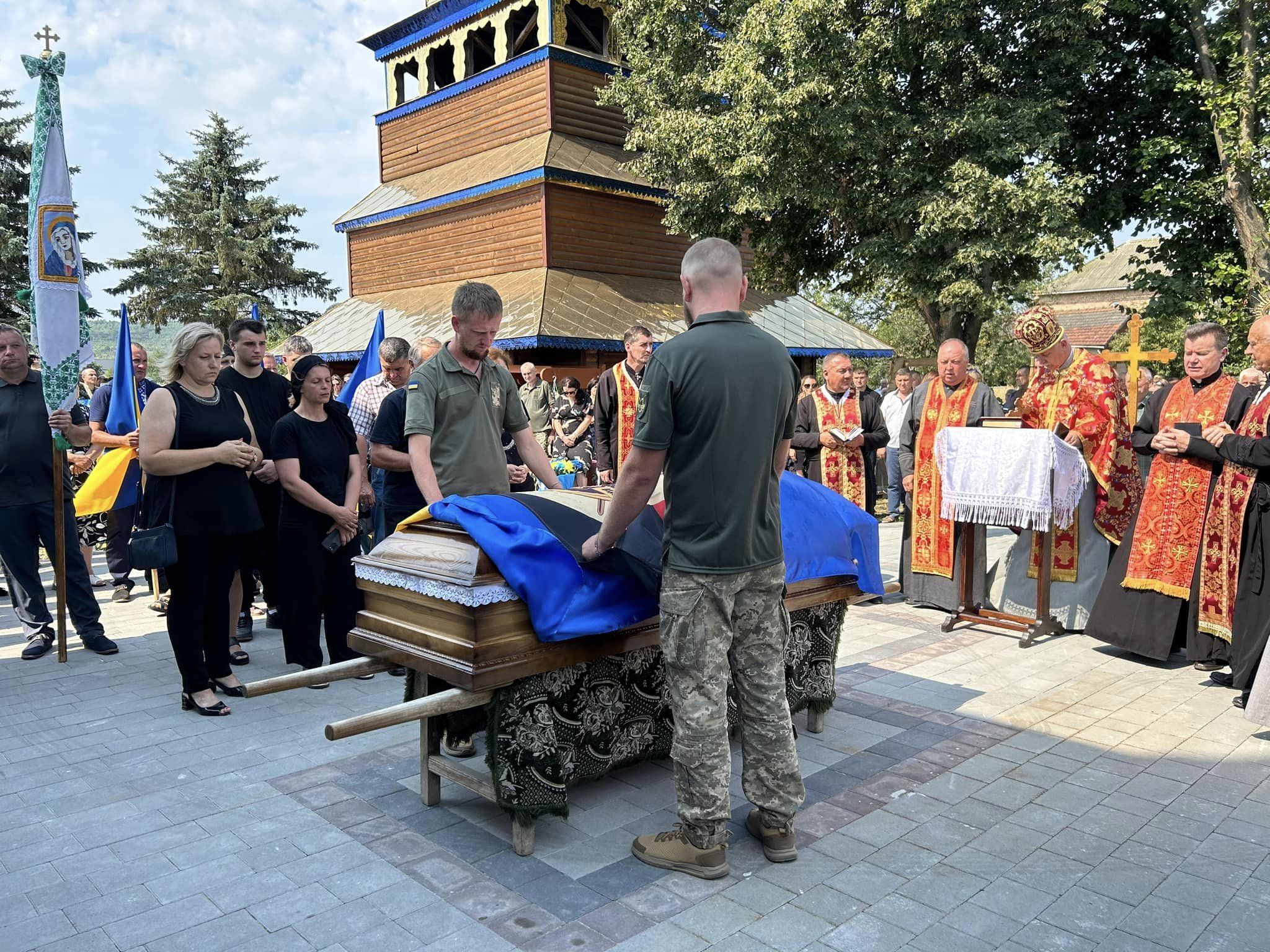 Єзупільська громада попрощалася із захисником Володимиром Боднарюком