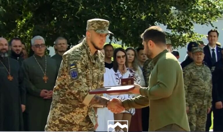 Зеленський присвоїв старшому солдату бригади «Едельвейс» Івану Чорному звання Героя України