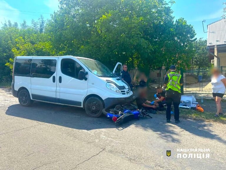 На Прикарпатті водійка без прав збила п'яного мотоцикліста: травмована дитина