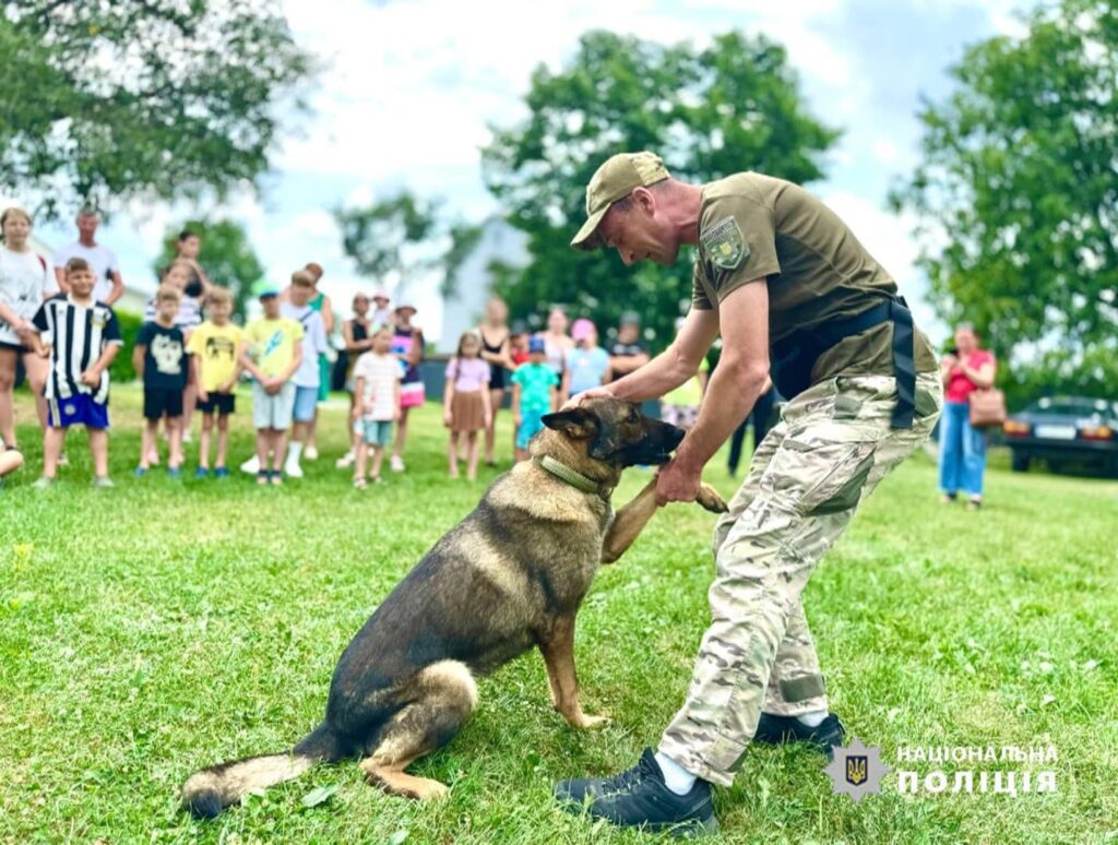 кінологи провели незабутню екскурсію,Юним франківцям,поліція Івано-Франківщини