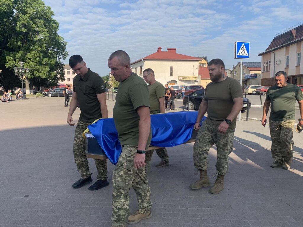 Галицька громада провела на вічний спочинок захисника Сергія Журавського