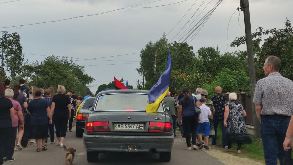 Брошнів-Осадська громада зустріла траурний кортеж з тілом Героя Миколи Лавріва
