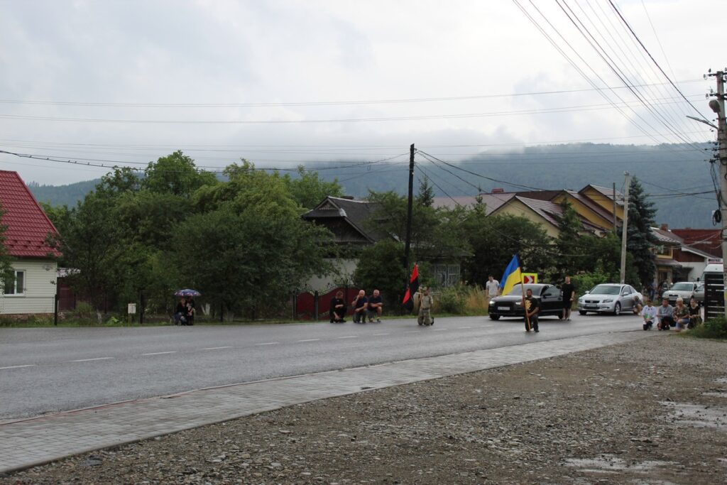 На Надвірнянщину прибув скорботний кортеж із тілом військовослужбовця Аркадія Шолкова