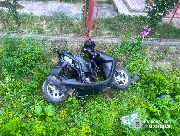 На Косівщині п'яний водій Mitsubishi збив 16-річного скутериста та втік. ФОТО