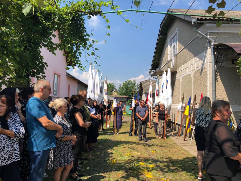 Прикарпатська громада попрощалася зі своїм захисником Ярославом Федиком