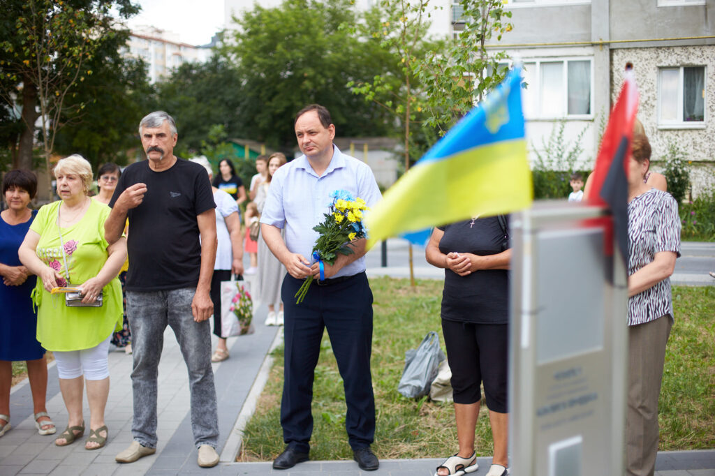 У Франківську назвали сквер та відкрили пам'ятну дошку на честь воїна Андрія Клюби