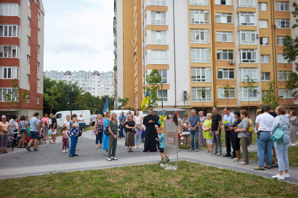 У Франківську назвали сквер та відкрили пам'ятну дошку на честь воїна Андрія Клюби