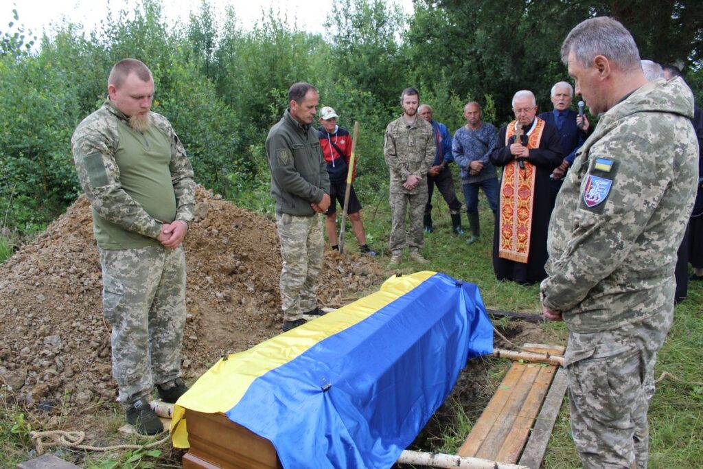 На Алеї слави у Делятині поховали захисника з Луганщини Аркадія Шолкова