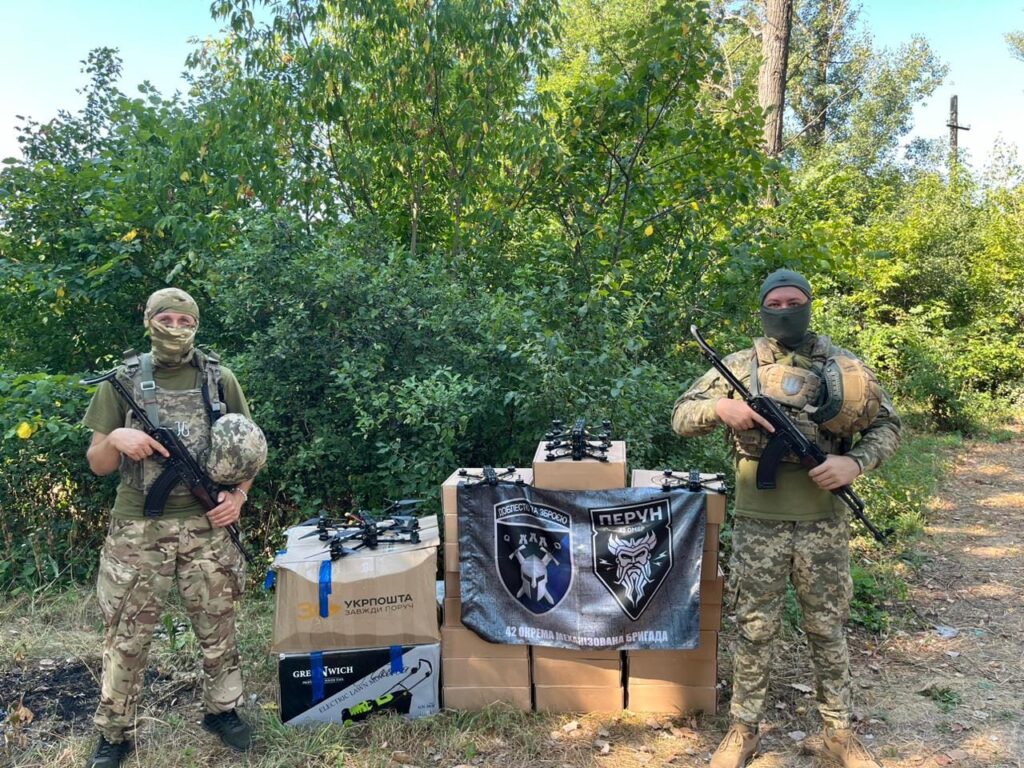на фронт передали 25 FPV дронів,Від Долинської громади,Іван Дирів