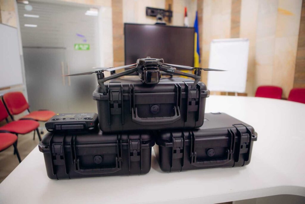 На Франківщині, за кошти платників податків, закупили для потреб ЗСУ дрони та необхідне сучасне обладнання на суму 2,5 мільйони гривень