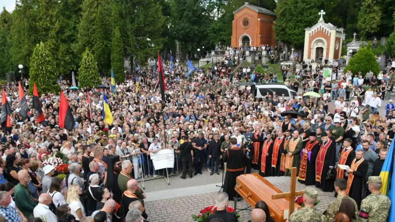 У Львові поховали Ірину Фаріон: її проводжали тисячі людей