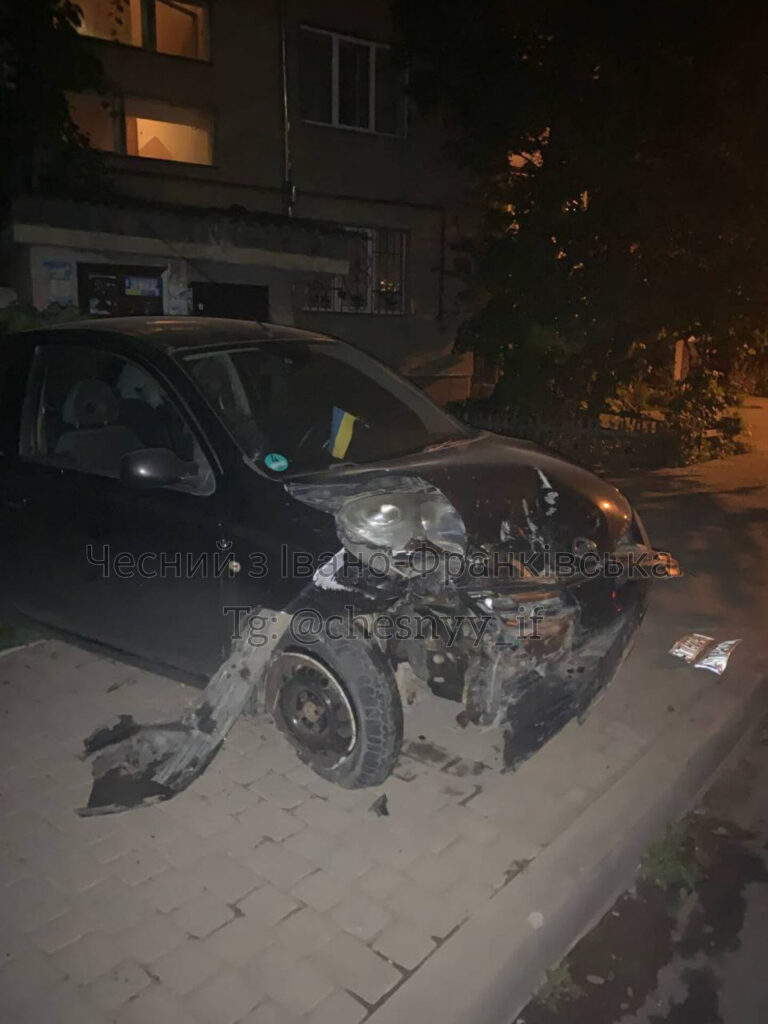 У Франківську п'яний водій протаранив декілька автівок, - очевидці ФОТО
